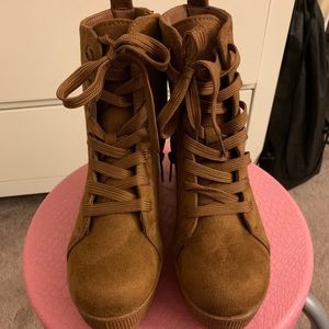 Suede lace-up platform boot